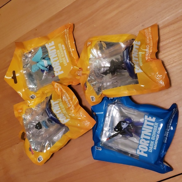 Attention FORTNITE fans! 4PK Collectible NEW - Picture 6 of 11